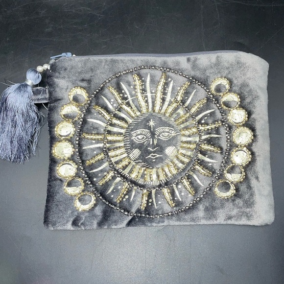 24HR DROP 🎁⬇️ Hand beaded suede celestial zipper pouches - Picture 9 of 9